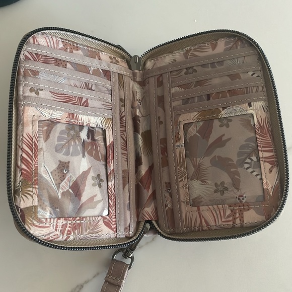 lug small wallet, new, light brown 💕 - Picture 3 of 3